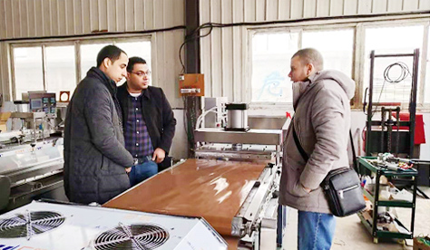 Visita al cliente de Egipto para la máquina de fabricación de pan plana